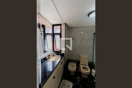 Apartamento à venda com 476m², 4 quartos e 4 vagasBanheiro da Suíte 3