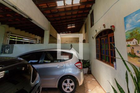 Casa à venda com 200m², 4 quartos e 2 vagas Casa à venda com 200m², 4 quartos e 2 vagasGaragem