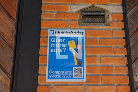 Casa à venda com 200m², 4 quartos e 2 vagas Casa à venda com 200m², 4 quartos e 2 vagasPlaquinha