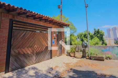 Casa à venda com 200m², 4 quartos e 2 vagas Casa à venda com 200m², 4 quartos e 2 vagasFachada