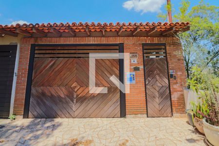 Casa à venda com 200m², 4 quartos e 2 vagas Casa à venda com 200m², 4 quartos e 2 vagasFachada