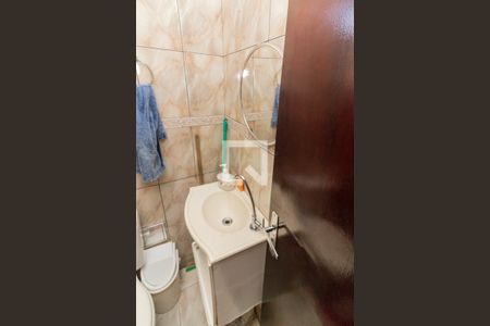 Casa à venda com 200m², 4 quartos e 2 vagas Casa à venda com 200m², 4 quartos e 2 vagasBanheiro Social