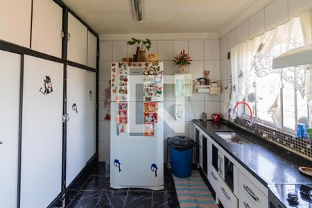 Casa à venda com 200m², 4 quartos e 2 vagas Casa à venda com 200m², 4 quartos e 2 vagasCozinha