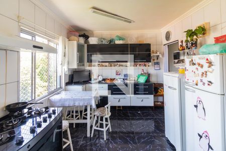 Casa à venda com 200m², 4 quartos e 2 vagas Casa à venda com 200m², 4 quartos e 2 vagasCozinha