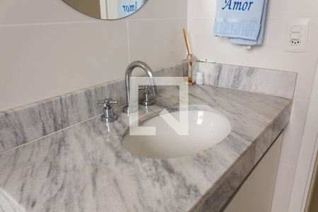 Apartamento à venda com 77m², 2 quartos e 1 vaga Apartamento à venda com 77m², 2 quartos e 1 vagaBanheiro da Suíte 1