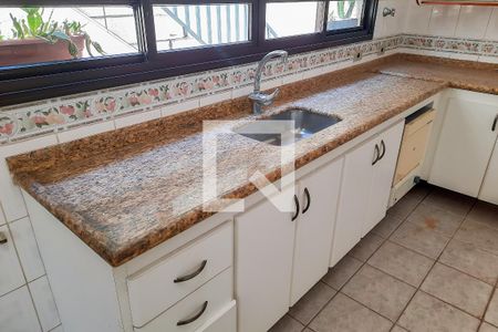 Casa à venda com 243m², 4 quartos e 3 vagasCozinha