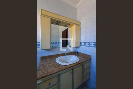 Casa à venda com 243m², 4 quartos e 3 vagasBanheiro da Suíte 2