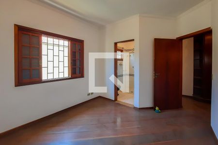 Casa à venda com 243m², 4 quartos e 3 vagasSuíte 1