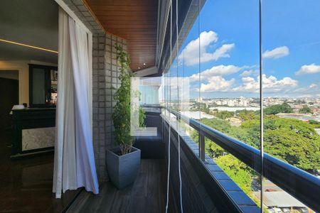 Apartamento à venda com 204m², 3 quartos e 3 vagasVaranda