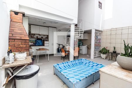 Casa à venda com 228m², 3 quartos e 3 vagasQuintal