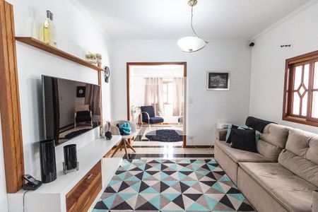 Casa à venda com 228m², 3 quartos e 3 vagasSala