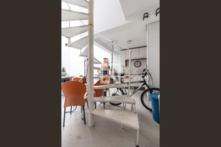 Casa à venda com 228m², 3 quartos e 3 vagasEscada