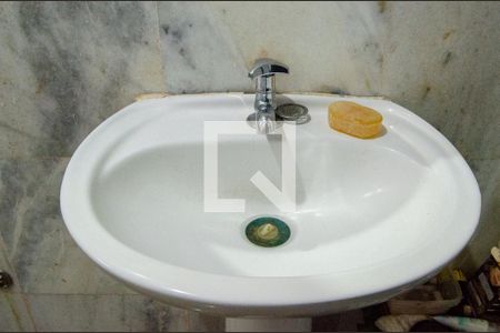 Casa de condomínio para alugar com 200m², 3 quartos e 3 vagasDetalhe Banheiro social