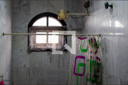 Casa de condomínio para alugar com 200m², 3 quartos e 3 vagasDetalhe Banheiro social