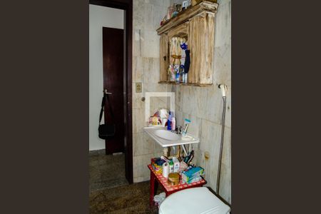 Casa de condomínio para alugar com 200m², 3 quartos e 3 vagasBanheiro do quarto 1