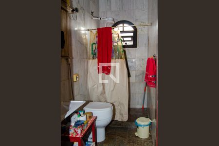 Casa de condomínio para alugar com 200m², 3 quartos e 3 vagasBanheiro do quarto 1