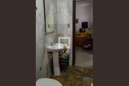 Casa de condomínio para alugar com 200m², 3 quartos e 3 vagasBanheiro social