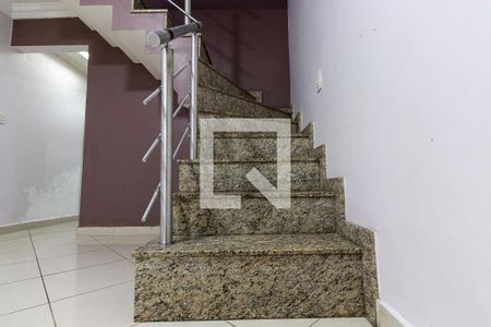 Escada de casa para alugar com 3 quartos, 148m² em Jardim Nordeste, São Paulo