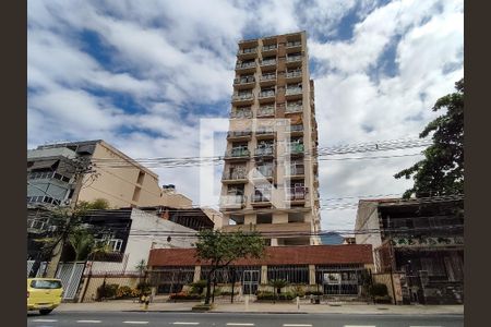Apartamento à venda com 60m², 2 quartos e 1 vagaFachada e portaria
