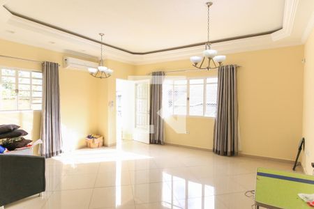 Sala de casa para alugar com 3 quartos, 175m² em Loteamento Villa Branca, Jacareí