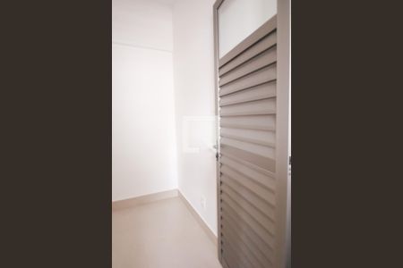 Apartamento à venda com 127m², 3 quartos e 3 vagas Apartamento à venda com 127m², 3 quartos e 3 vagasQuarto de Serviço