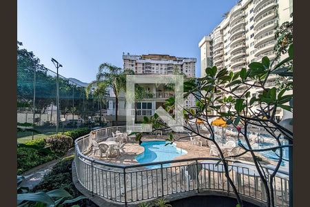 Apartamento à venda com 75m², 2 quartos e 1 vaga Apartamento à venda com 75m², 2 quartos e 1 vagaÁrea comum - Piscina