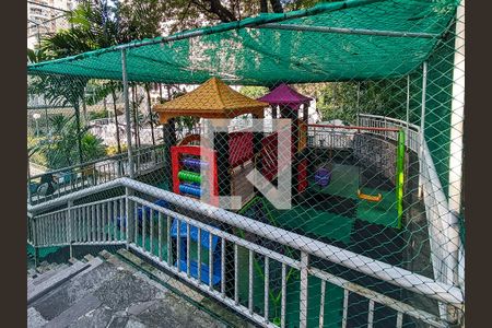 Apartamento à venda com 75m², 2 quartos e 1 vaga Apartamento à venda com 75m², 2 quartos e 1 vagaÁrea comum - Playground