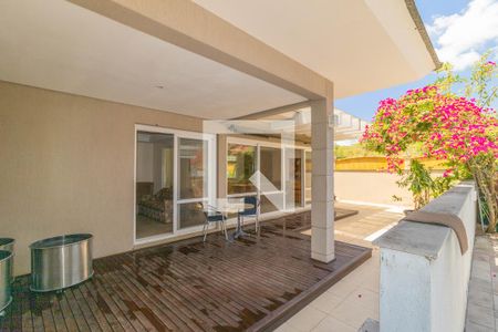 Casa de condomínio à venda com 429m², 5 quartos e 2 vagas Casa de condomínio à venda com 429m², 5 quartos e 2 vagasQuintal