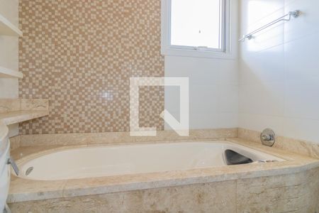 Casa de condomínio à venda com 429m², 5 quartos e 2 vagas Casa de condomínio à venda com 429m², 5 quartos e 2 vagasBanheiro Social