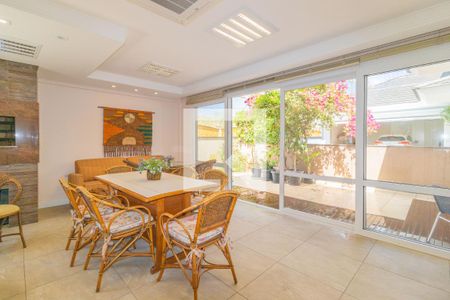 Casa de condomínio à venda com 429m², 5 quartos e 2 vagas Casa de condomínio à venda com 429m², 5 quartos e 2 vagasEspaço Gourmet