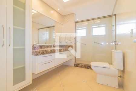 Casa de condomínio à venda com 429m², 5 quartos e 2 vagas Casa de condomínio à venda com 429m², 5 quartos e 2 vagasBanheiro da Suíte 2