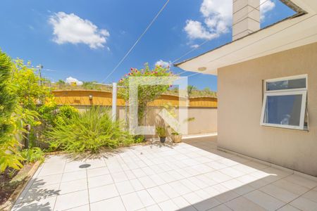 Casa de condomínio à venda com 429m², 5 quartos e 2 vagas Casa de condomínio à venda com 429m², 5 quartos e 2 vagasQuintal