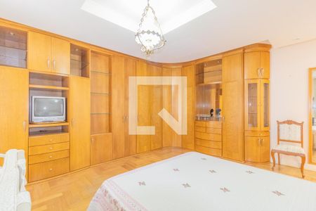 Casa de condomínio à venda com 429m², 5 quartos e 2 vagas Casa de condomínio à venda com 429m², 5 quartos e 2 vagasQuarto Suíte 2