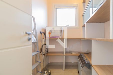 Casa de condomínio à venda com 429m², 5 quartos e 2 vagas Casa de condomínio à venda com 429m², 5 quartos e 2 vagasDepósito