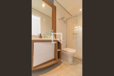 Casa de condomínio à venda com 429m², 5 quartos e 2 vagas Casa de condomínio à venda com 429m², 5 quartos e 2 vagasBanheiro de serviço