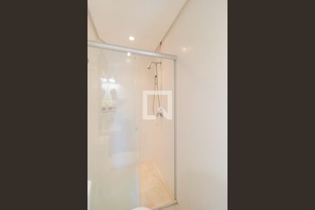 Casa de condomínio à venda com 429m², 5 quartos e 2 vagas Casa de condomínio à venda com 429m², 5 quartos e 2 vagasBanheiro de serviço