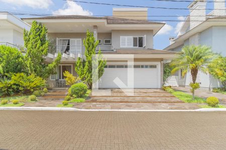 Casa de condomínio à venda com 429m², 5 quartos e 2 vagas Casa de condomínio à venda com 429m², 5 quartos e 2 vagasFachada