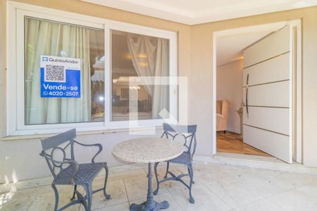 Casa de condomínio à venda com 429m², 5 quartos e 2 vagas Casa de condomínio à venda com 429m², 5 quartos e 2 vagasFachada