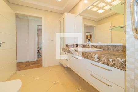 Casa de condomínio à venda com 429m², 5 quartos e 2 vagas Casa de condomínio à venda com 429m², 5 quartos e 2 vagasBanheiro da Suíte 2