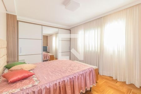 Casa de condomínio à venda com 429m², 5 quartos e 2 vagas Casa de condomínio à venda com 429m², 5 quartos e 2 vagasQuarto 1