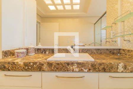 Casa de condomínio à venda com 429m², 5 quartos e 2 vagas Casa de condomínio à venda com 429m², 5 quartos e 2 vagasBanheiro da Suíte 2