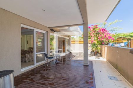 Casa de condomínio à venda com 429m², 5 quartos e 2 vagas Casa de condomínio à venda com 429m², 5 quartos e 2 vagasQuintal