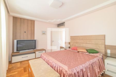 Casa de condomínio à venda com 429m², 5 quartos e 2 vagas Casa de condomínio à venda com 429m², 5 quartos e 2 vagasQuarto 1