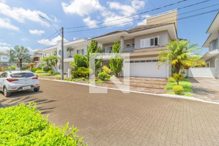 Casa de condomínio à venda com 429m², 5 quartos e 2 vagas Casa de condomínio à venda com 429m², 5 quartos e 2 vagasFachada