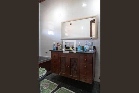 Casa de condomínio para alugar com 120m², 3 quartos e 2 vagasBanheiro da suíte