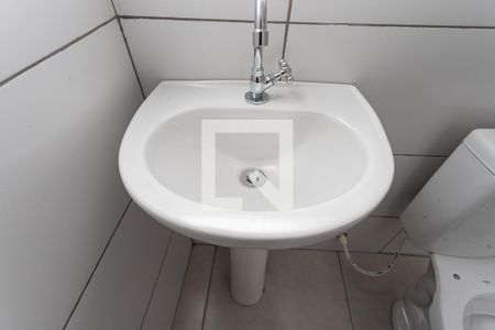 Banheiro  de kitnet/studio para alugar com 1 quarto, 27m² em Canhema, Diadema