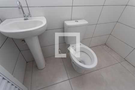 Banheiro  de kitnet/studio para alugar com 1 quarto, 27m² em Canhema, Diadema
