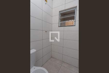 Banheiro  de kitnet/studio para alugar com 1 quarto, 27m² em Canhema, Diadema