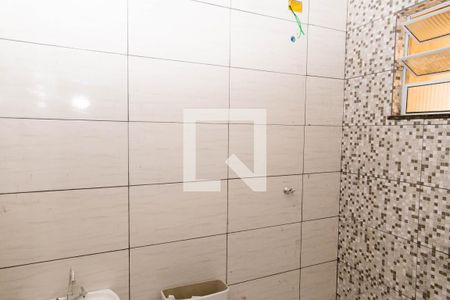 Banheiro de kitnet/studio para alugar com 1 quarto, 27m² em Canhema, Diadema