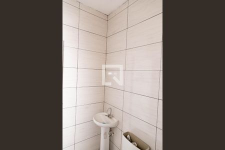 Banheiro de kitnet/studio para alugar com 1 quarto, 27m² em Canhema, Diadema